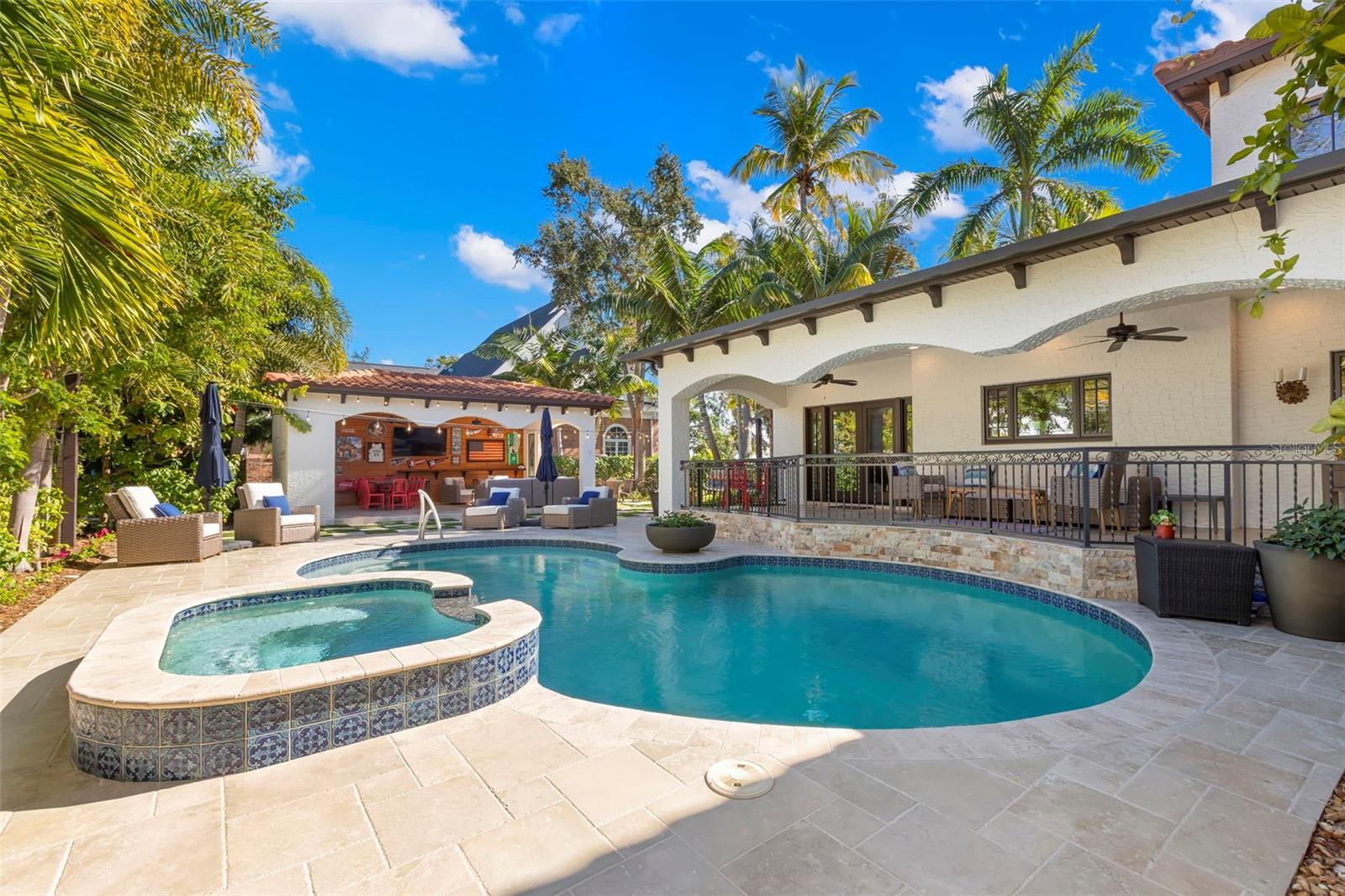 TB8474416 Property Photo