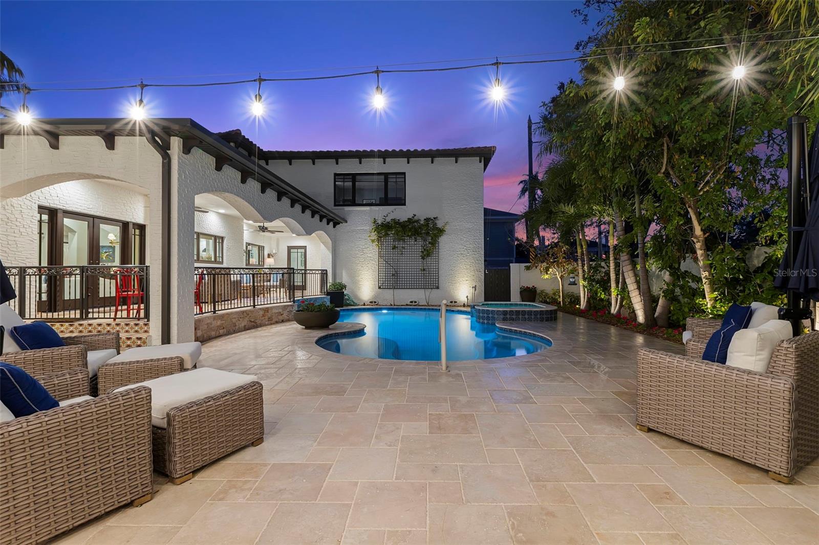 TB8474416 Property Photo