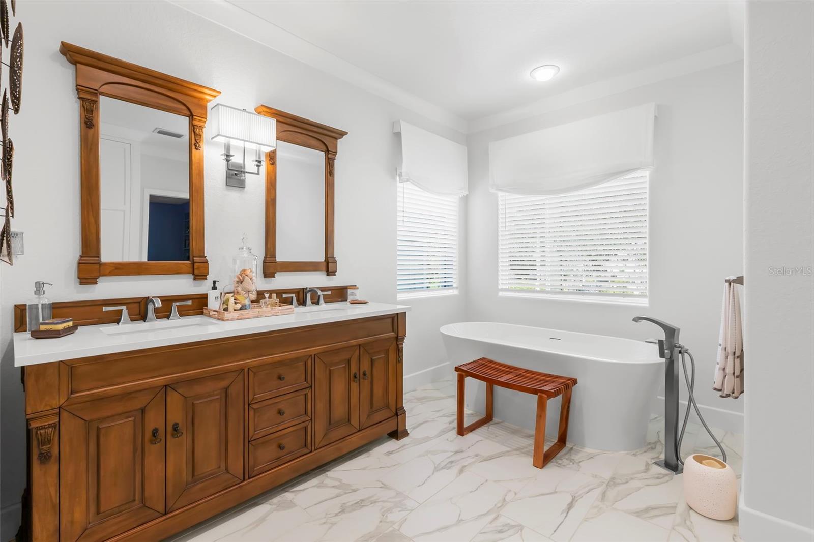 TB8474416 Property Photo