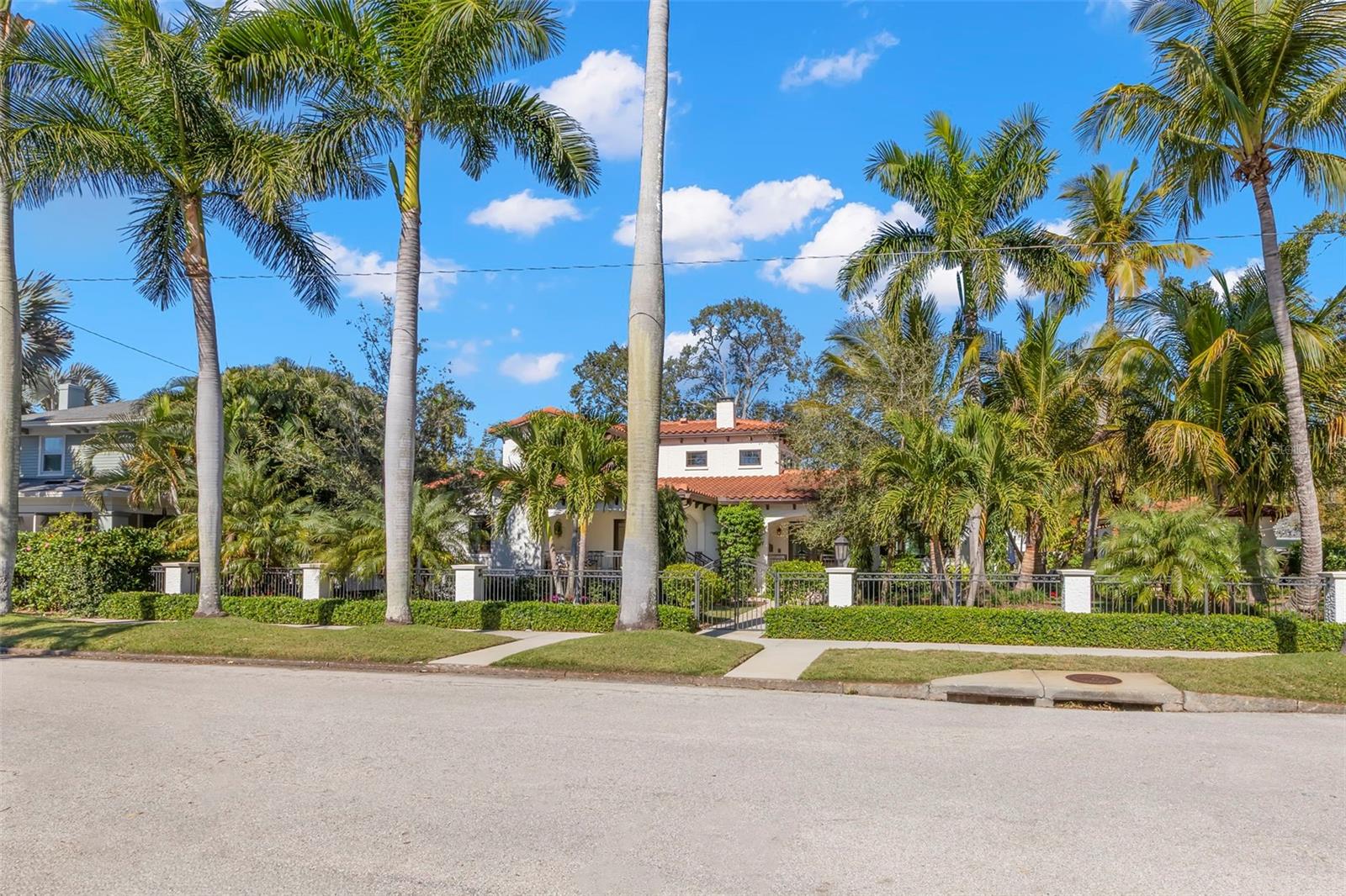 TB8474416 Property Photo