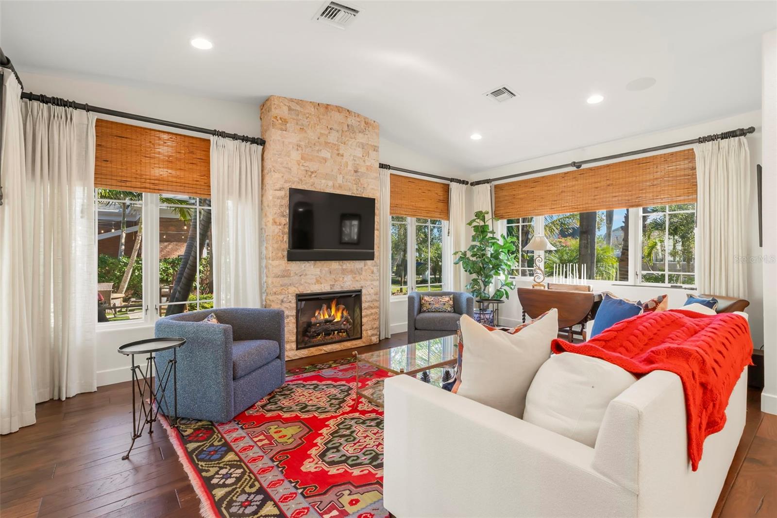 TB8474416 Property Photo