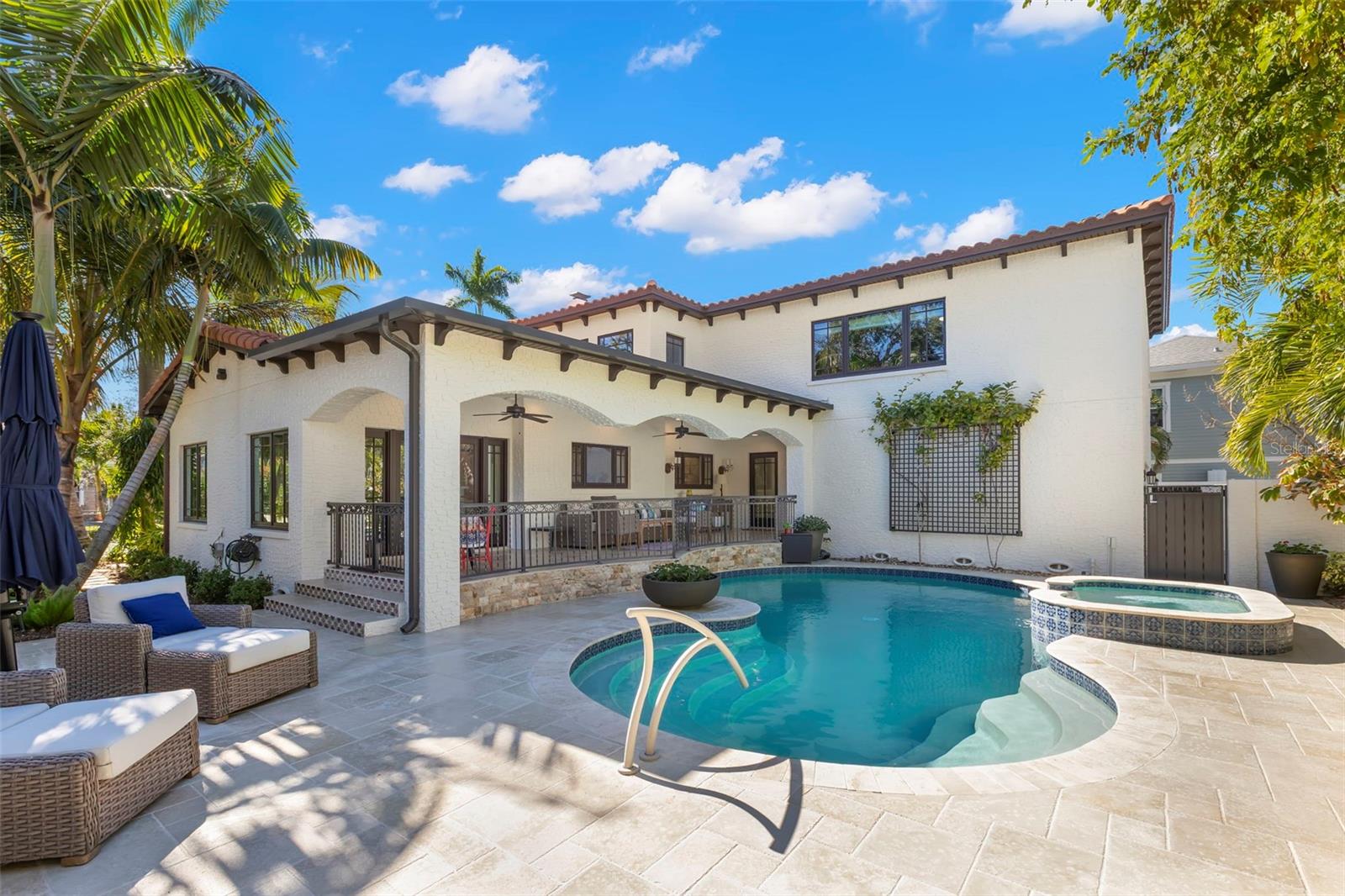 TB8474416 Property Photo