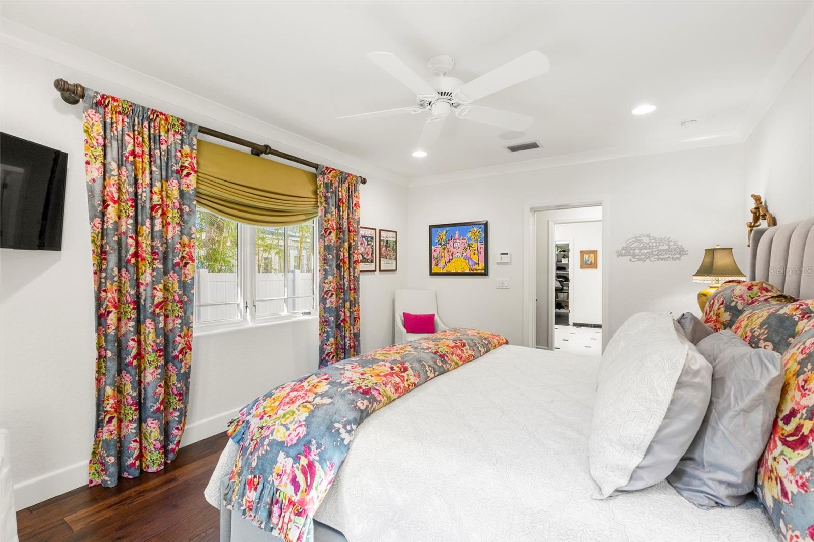 TB8474416 Property Photo