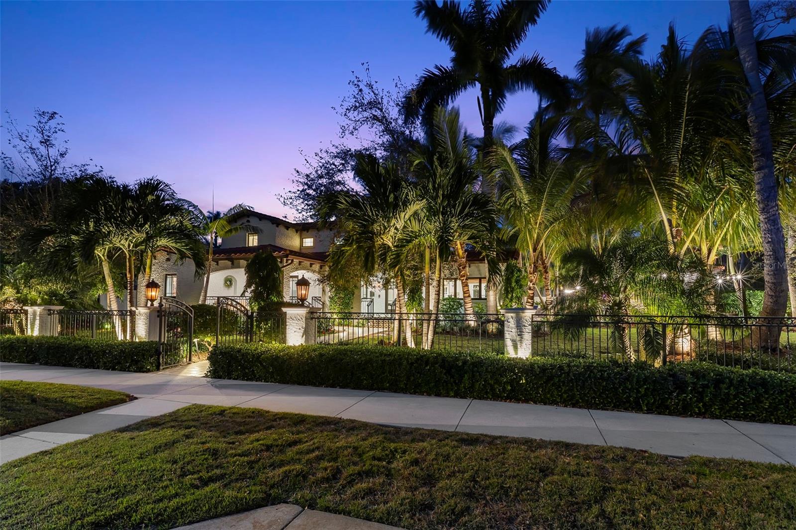 TB8474416 Property Photo