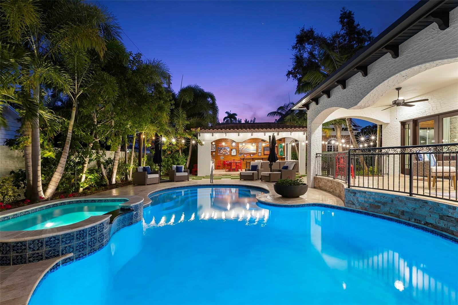 TB8474416 Property Photo