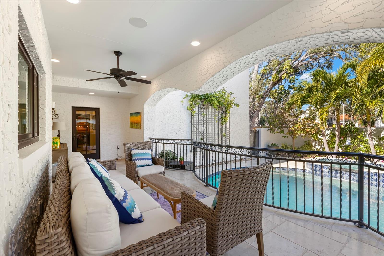 TB8474416 Property Photo