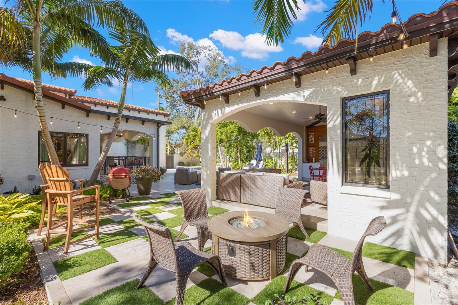 TB8474416 Property Photo