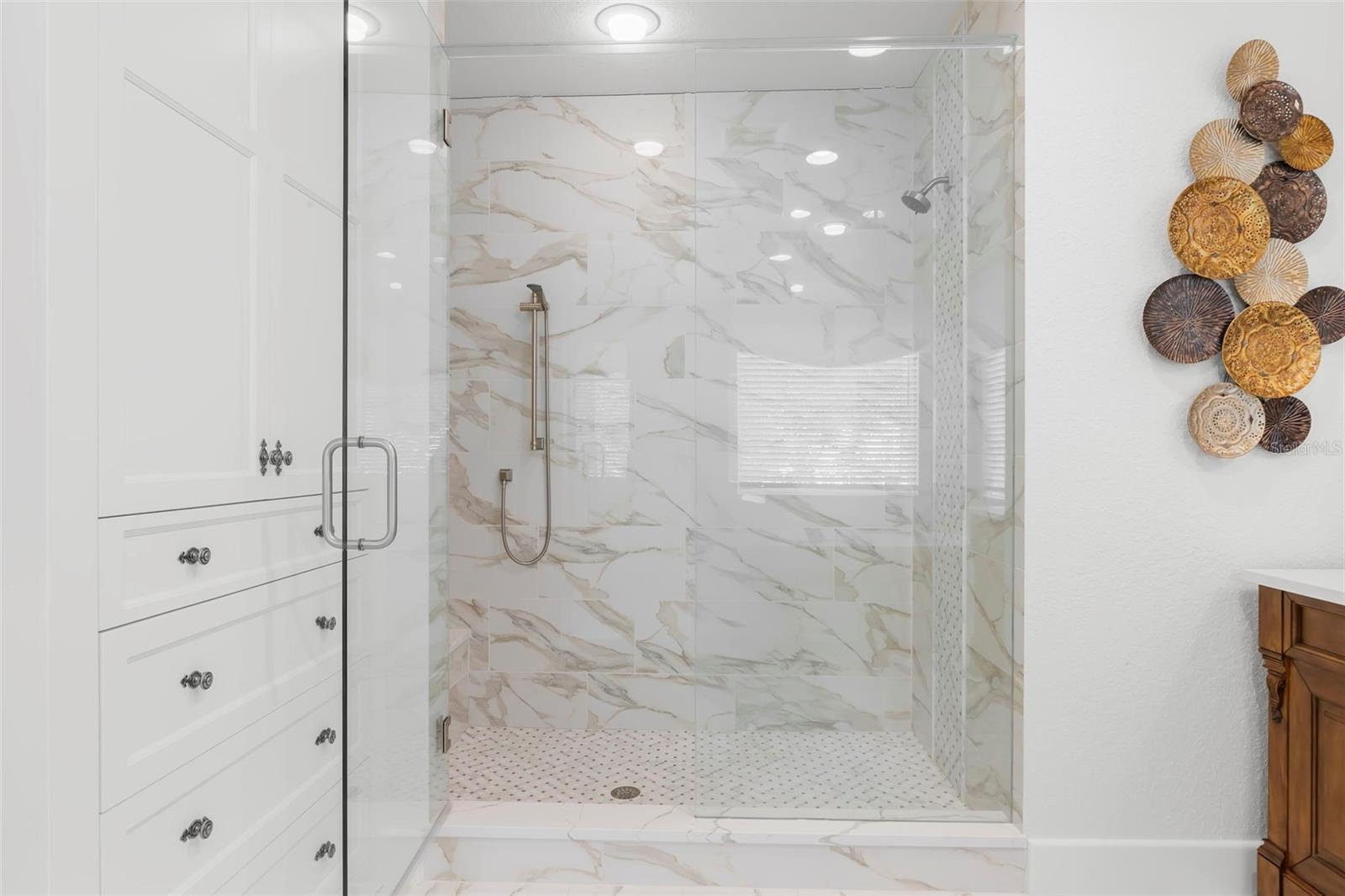 TB8474416 Property Photo