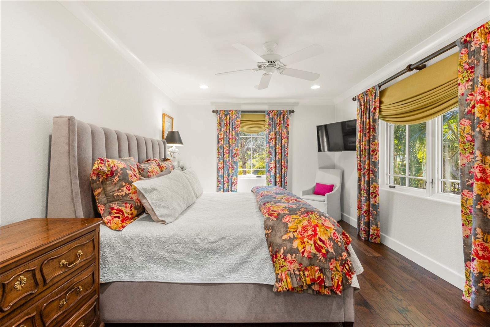 TB8474416 Property Photo