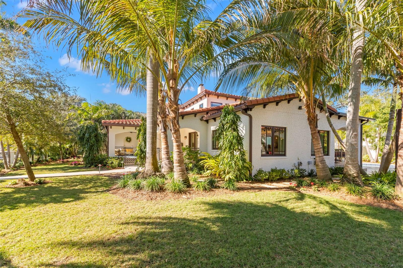 TB8474416 Property Photo