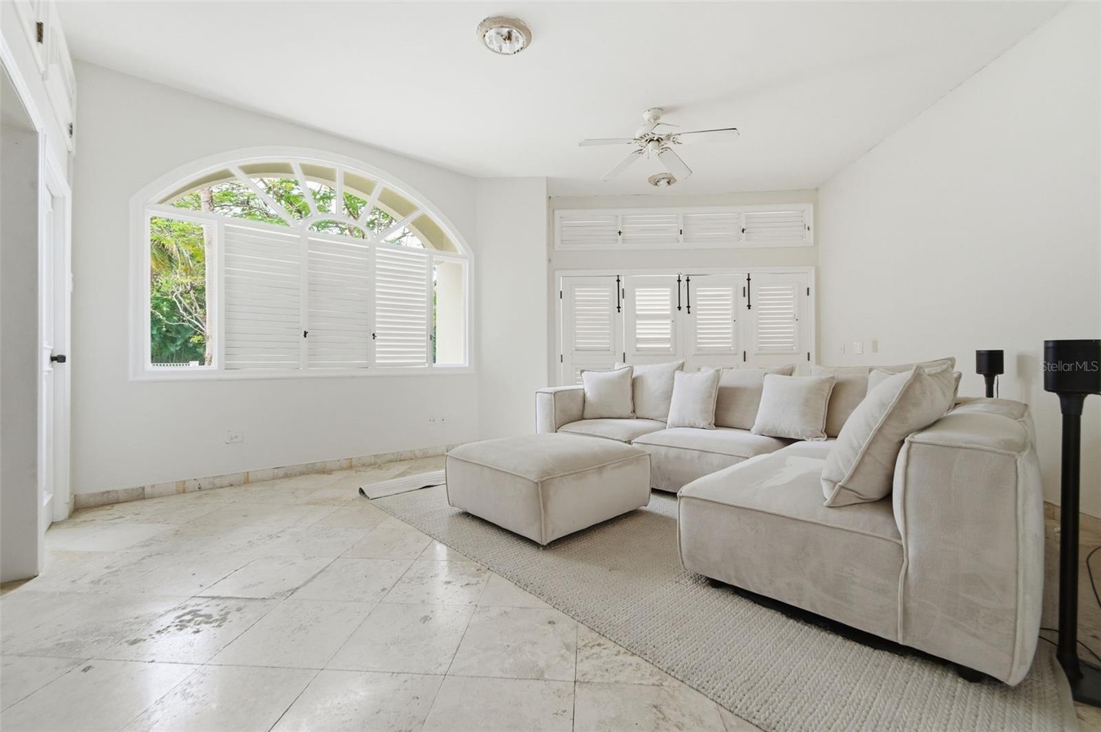 PR9119186 Property Photo