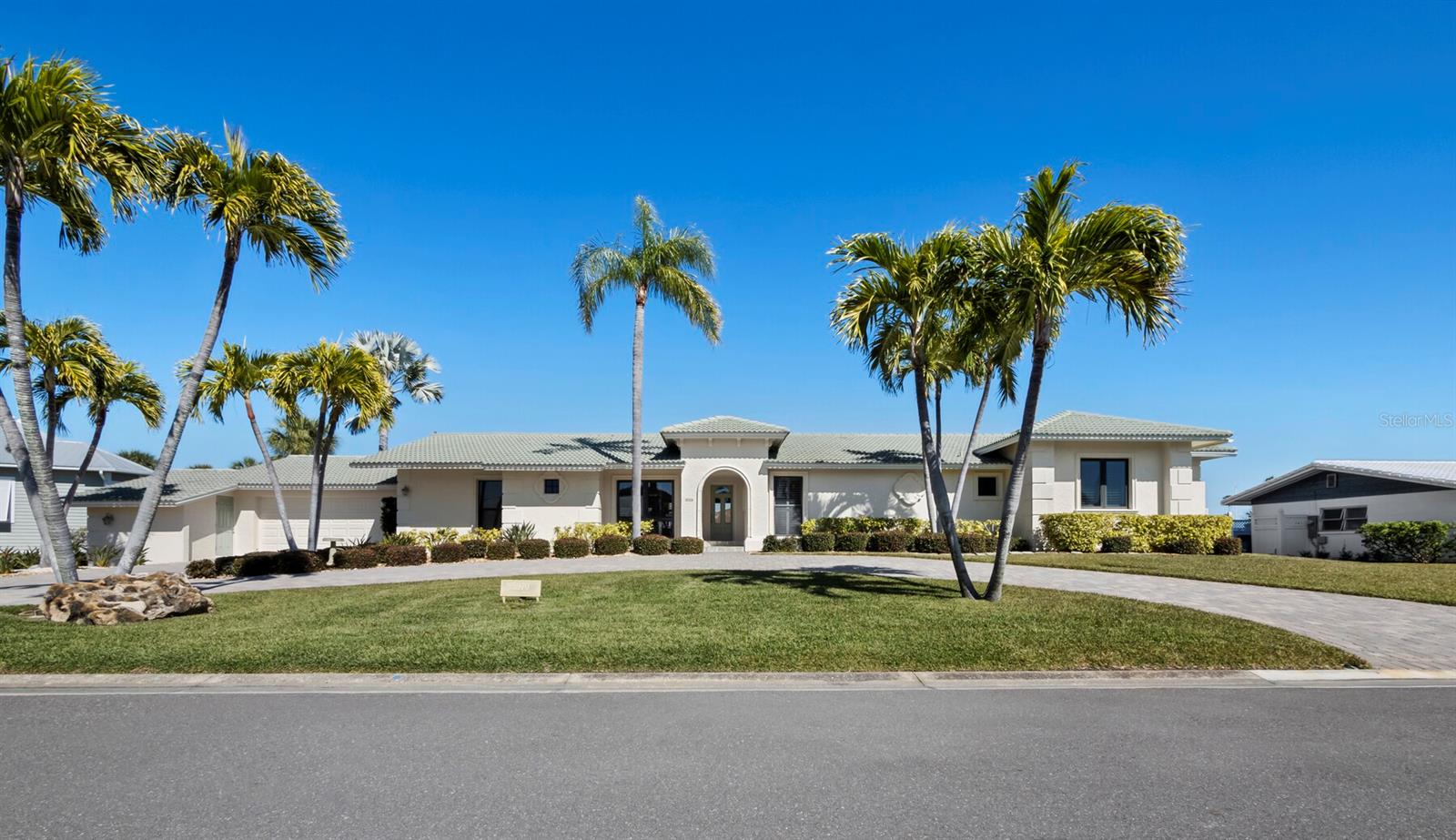 A4681905 Property Photo