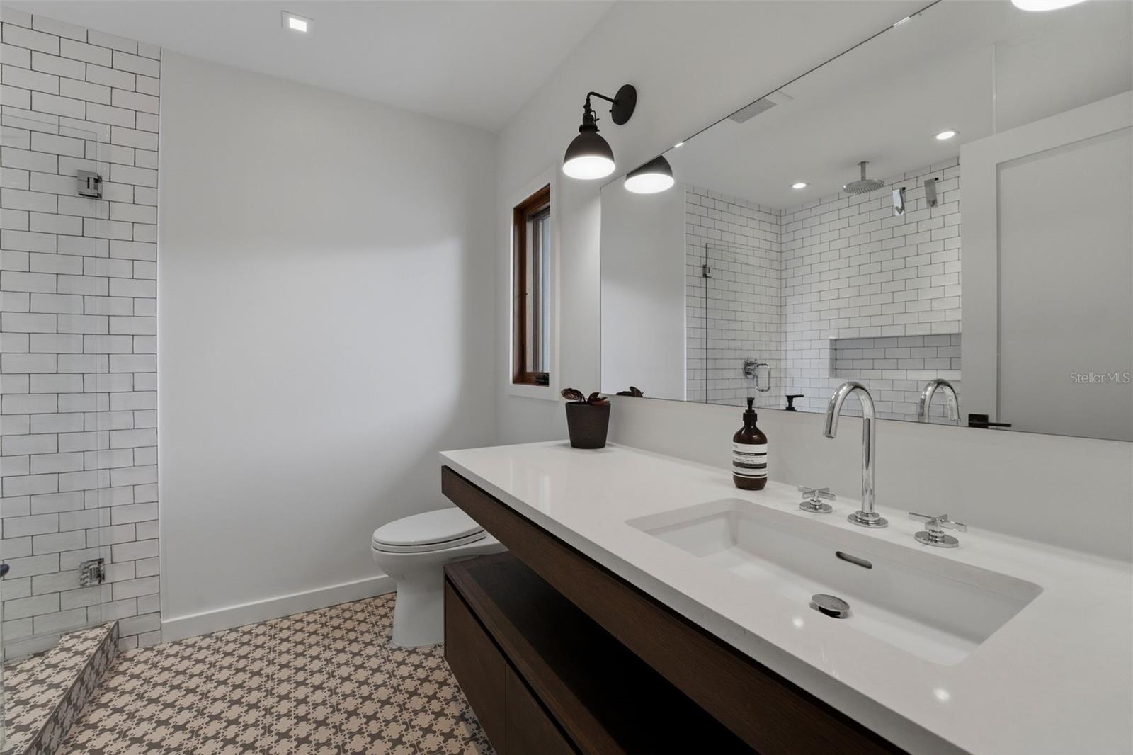 A4681916 Property Photo