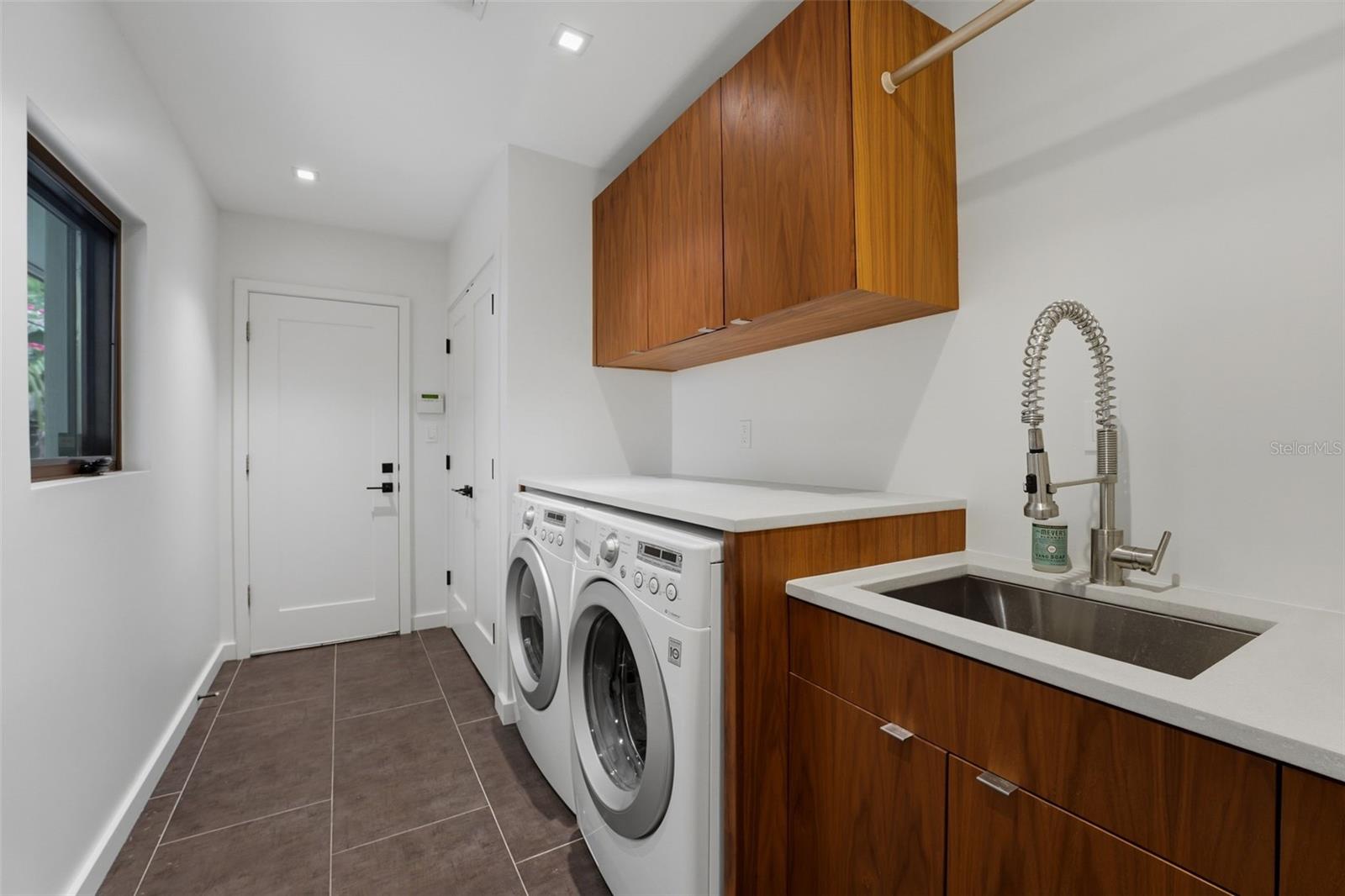 A4681916 Property Photo