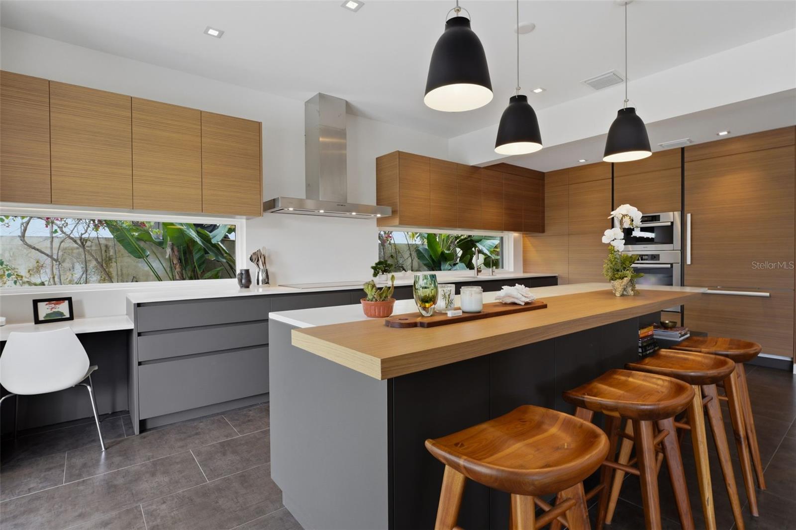 A4681916 Property Photo