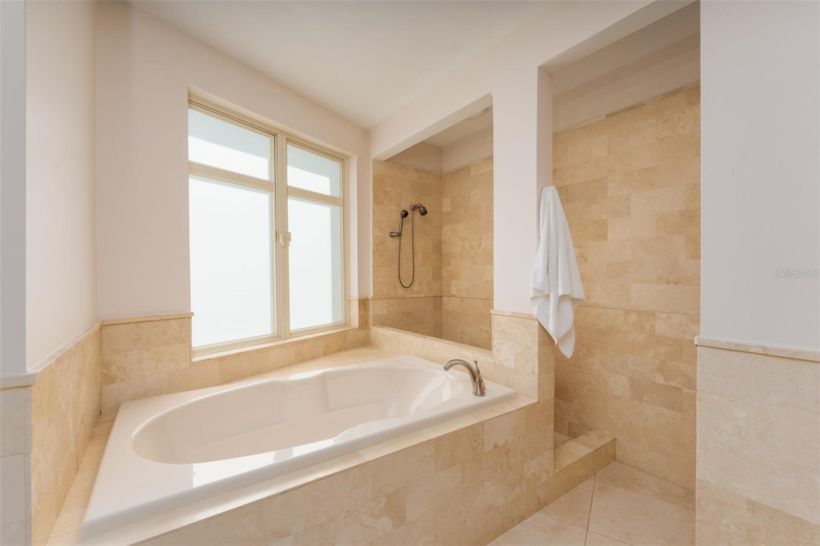 PR9119194 Property Photo