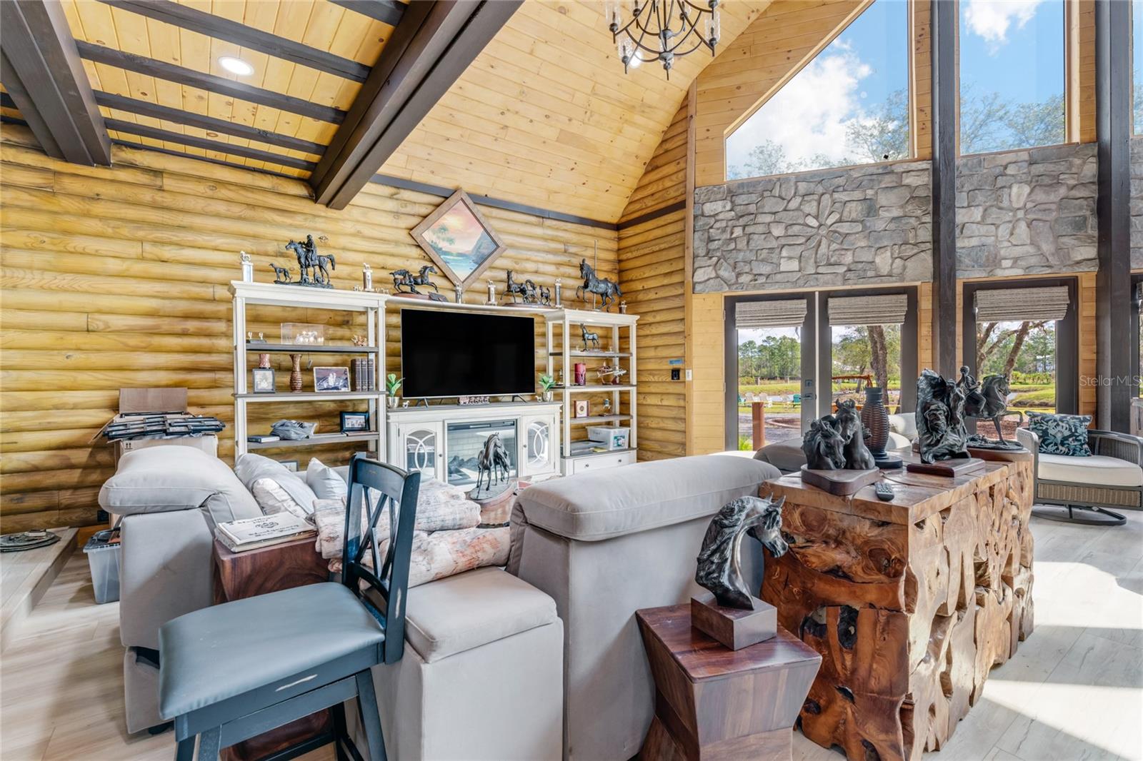 V4947262 Property Photo