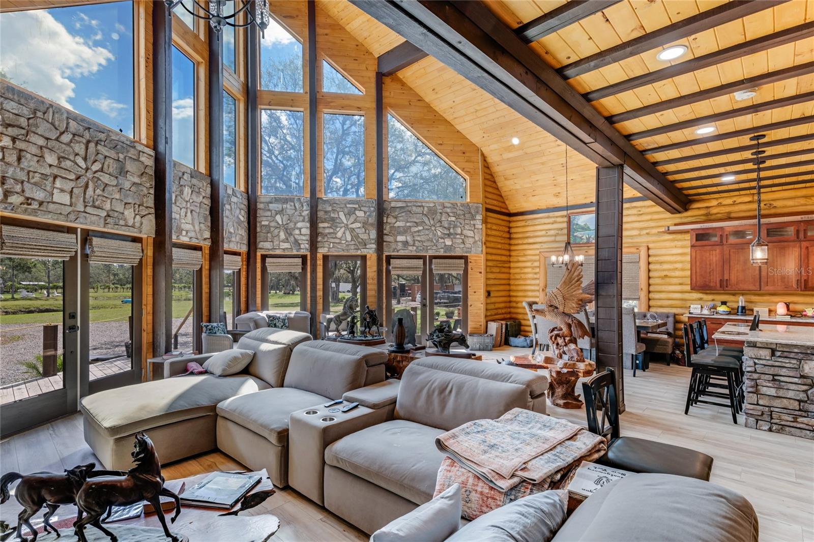 V4947262 Property Photo