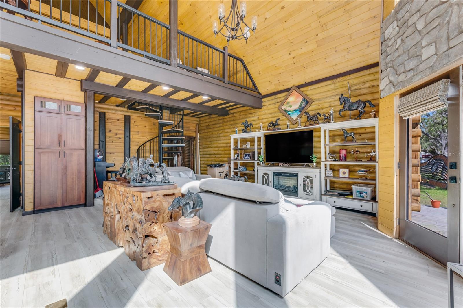 V4947262 Property Photo