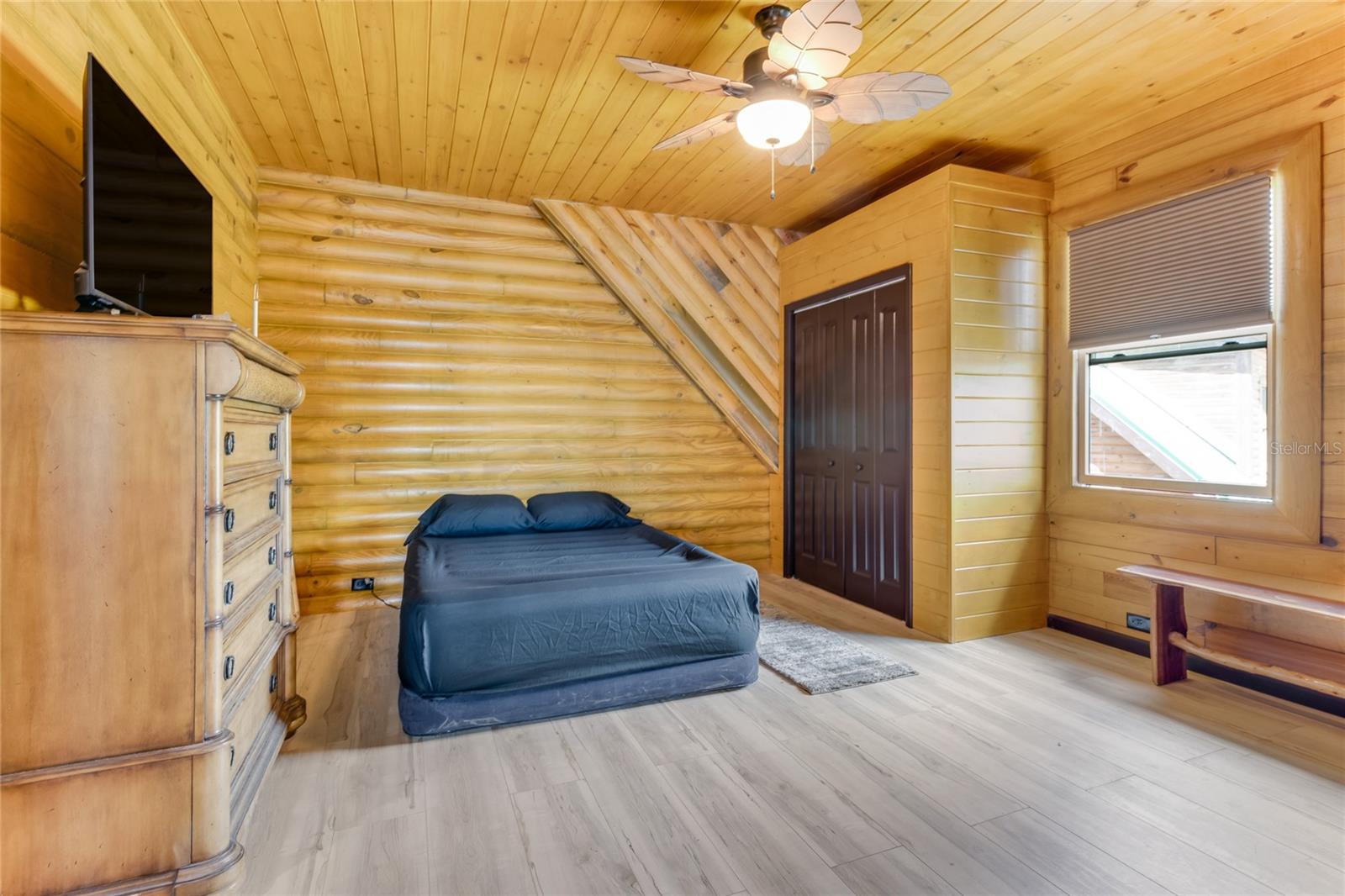 V4947262 Property Photo