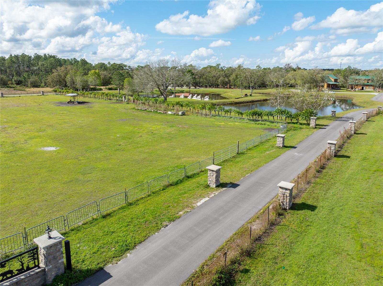 V4947262 Property Photo