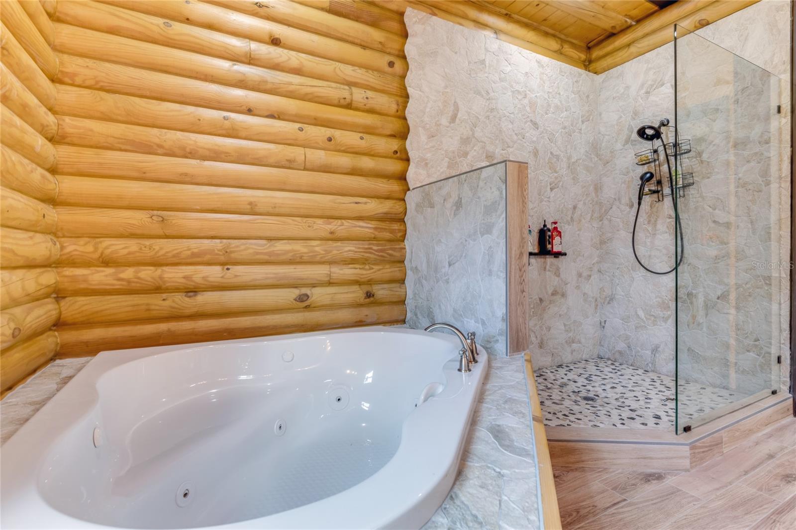 V4947262 Property Photo