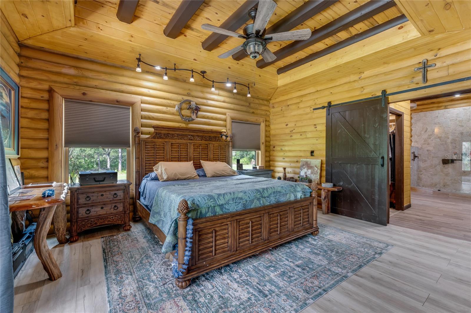 V4947262 Property Photo