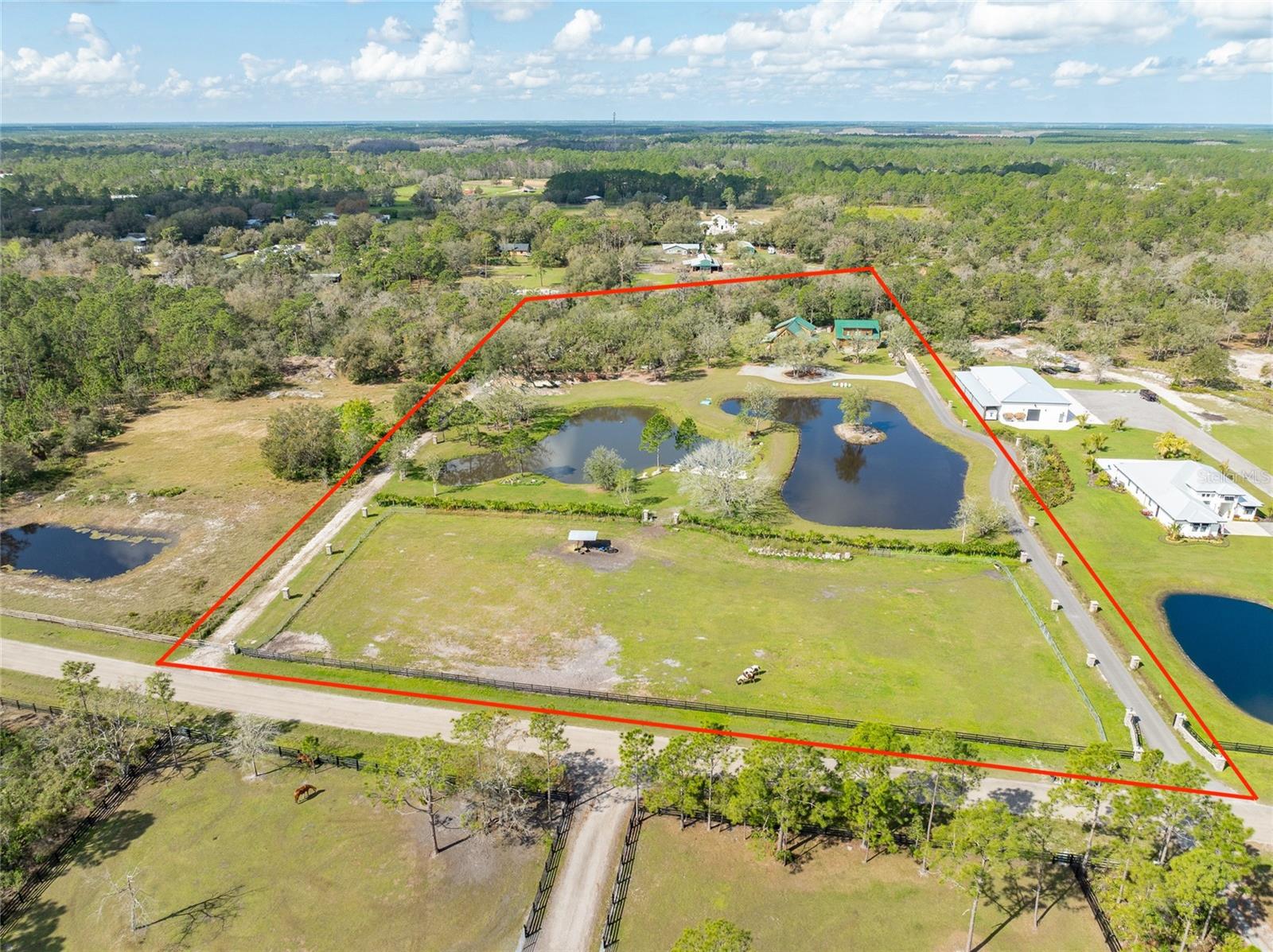 V4947262 Property Photo