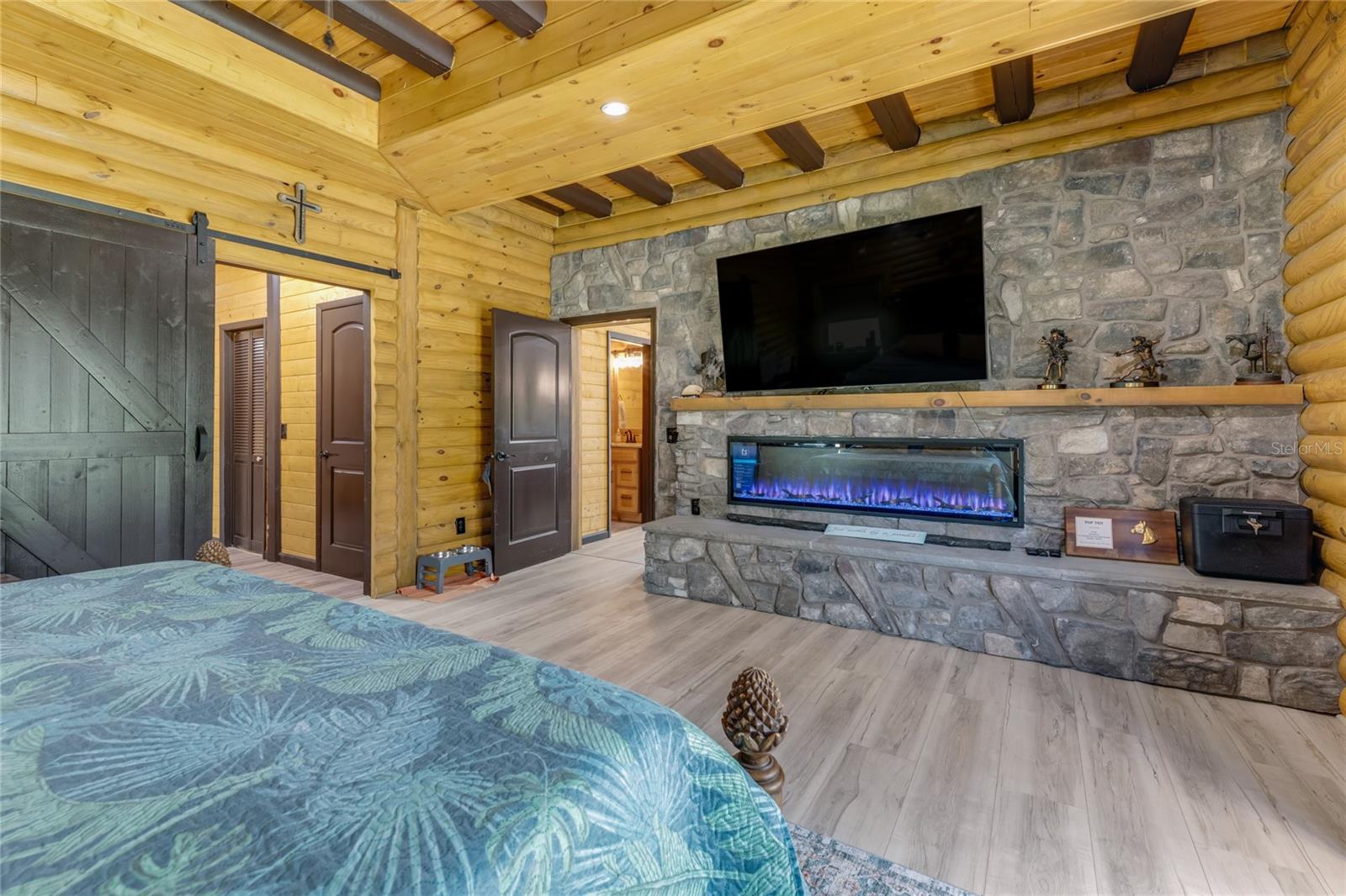 V4947262 Property Photo