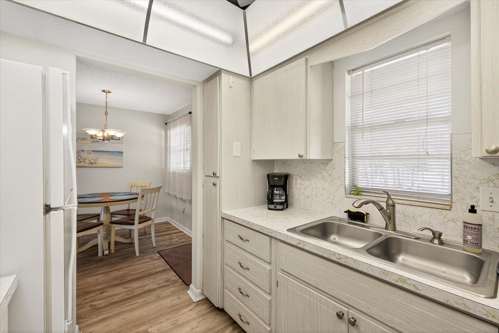 W7882873 Property Photo