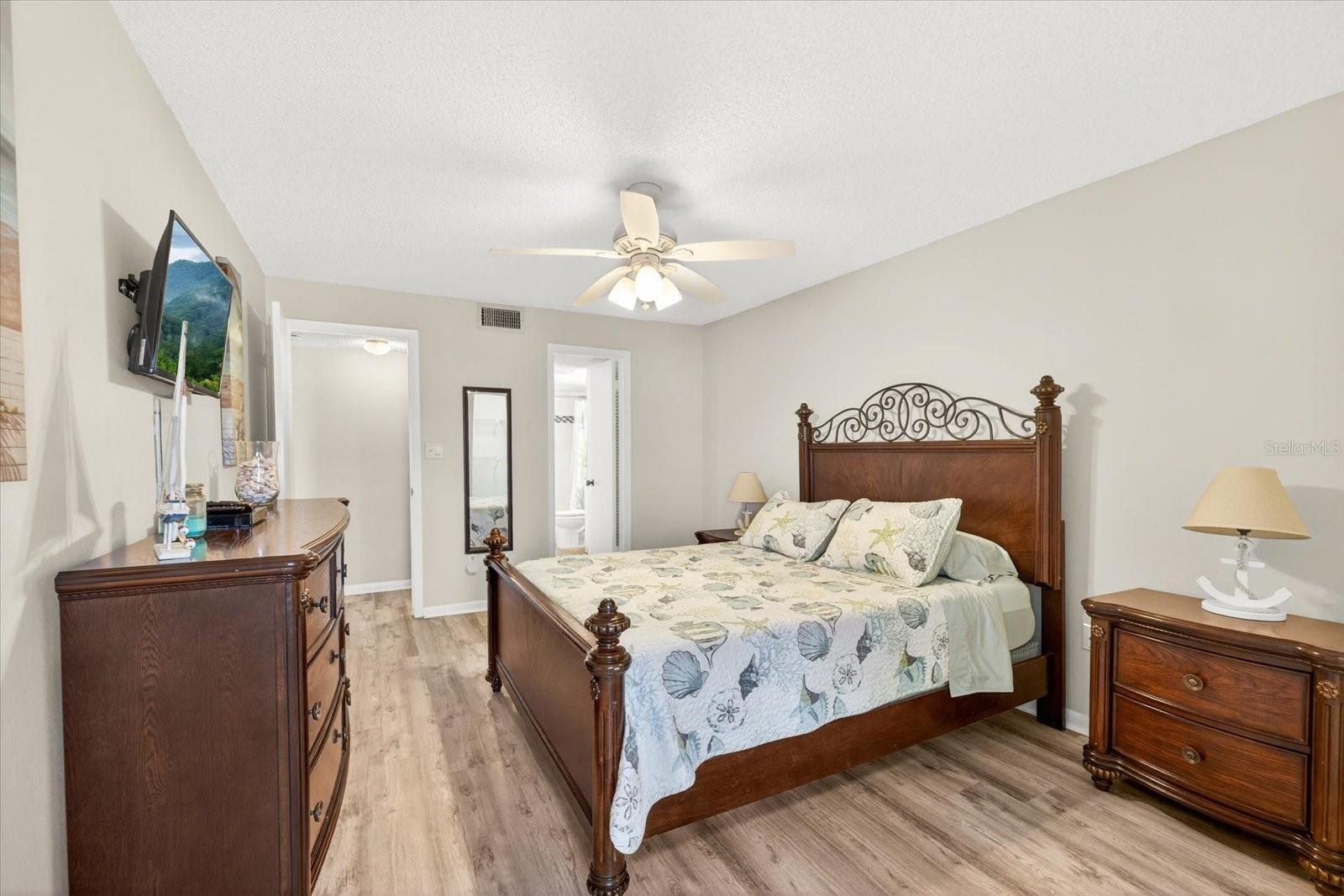 W7882873 Property Photo