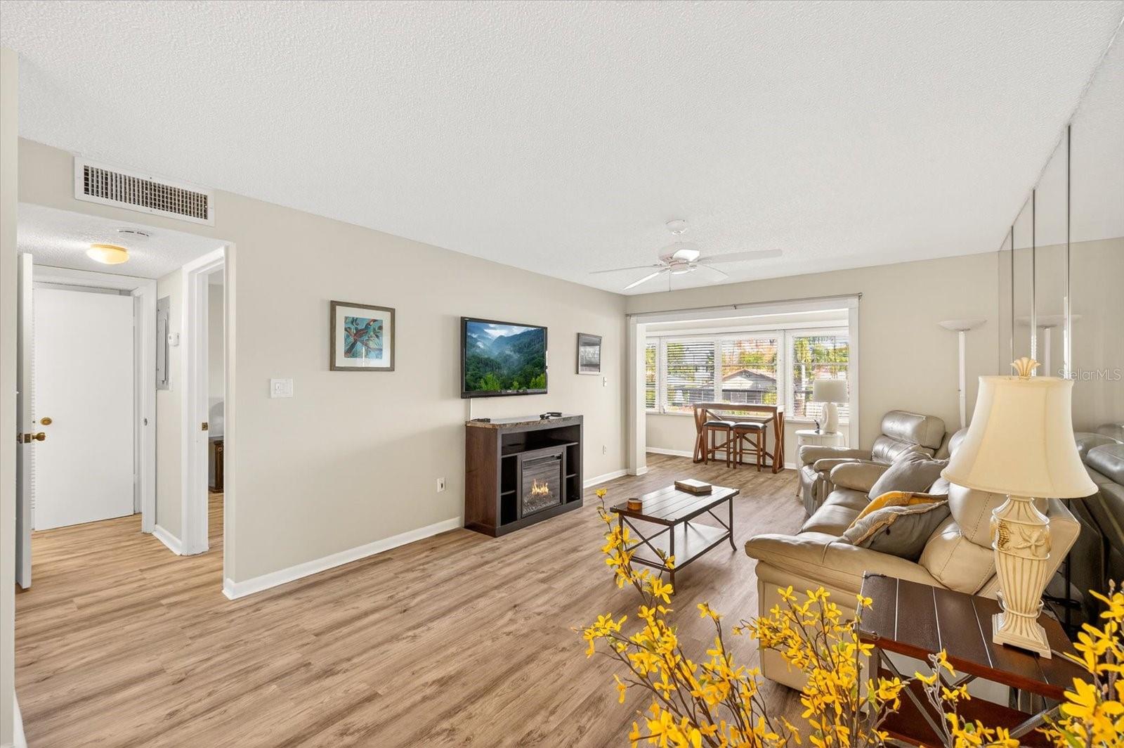 W7882873 Property Photo