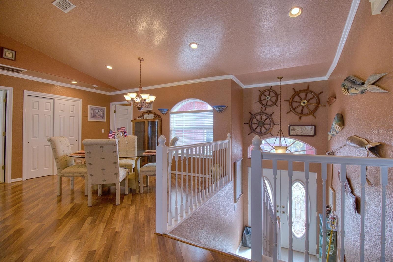 Entryway/dining area