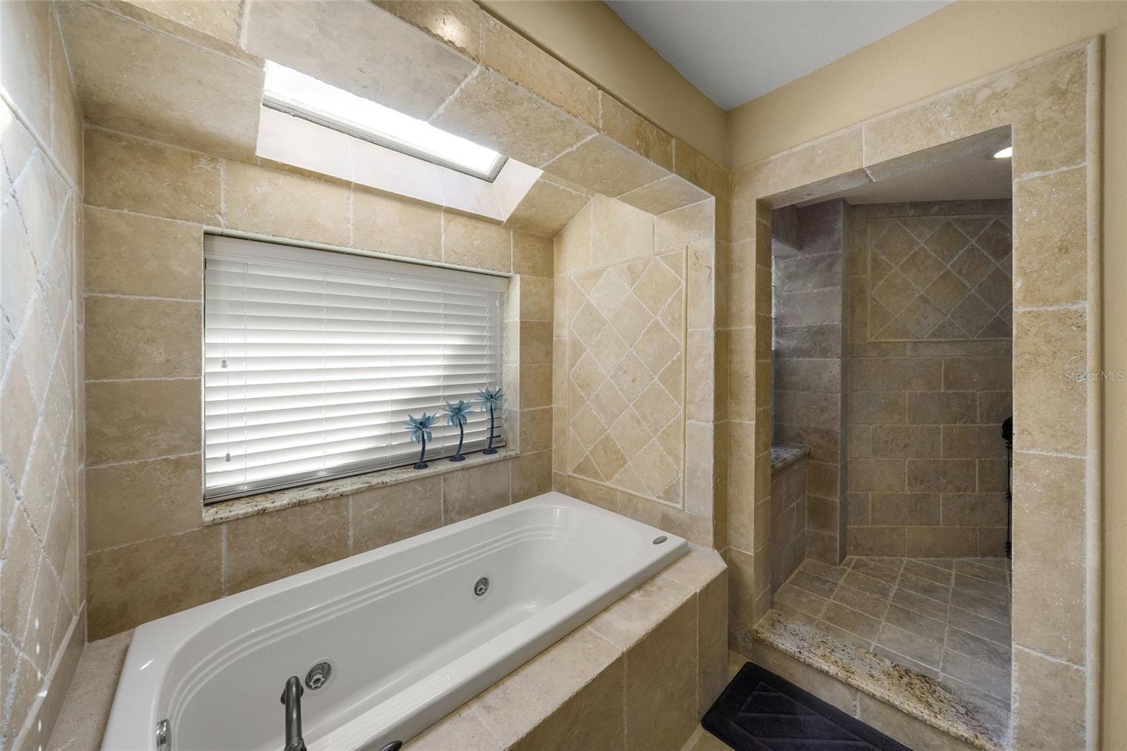 A4681996 Property Photo