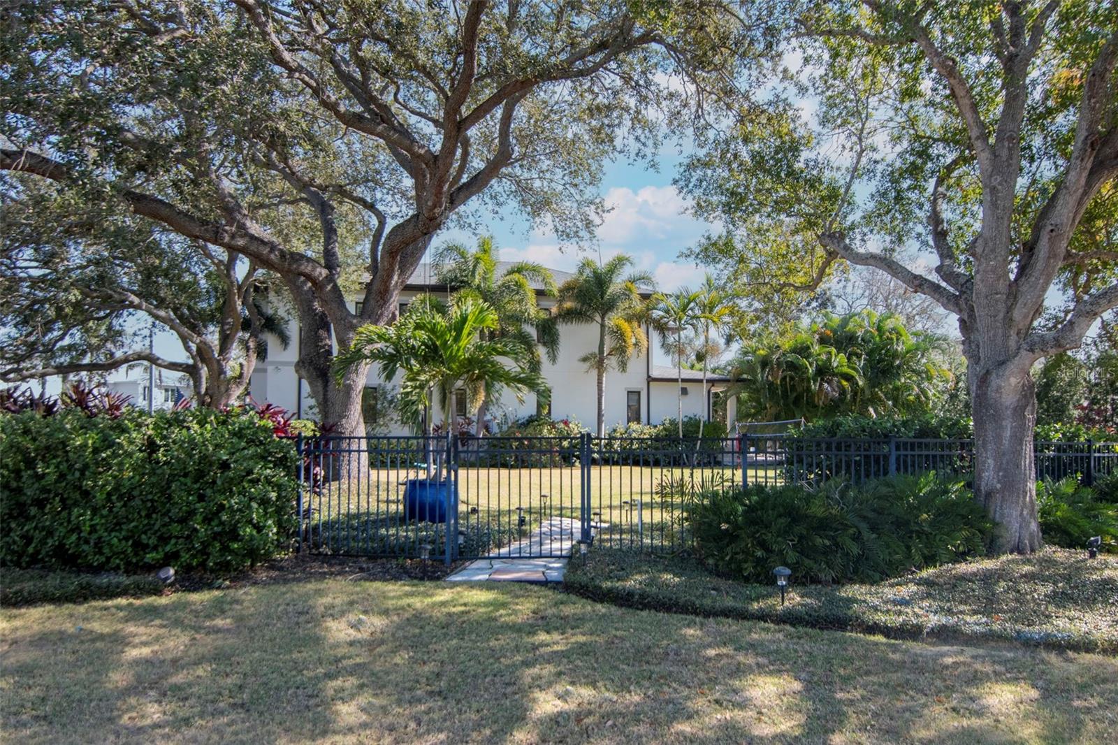 TB8474746 Property Photo