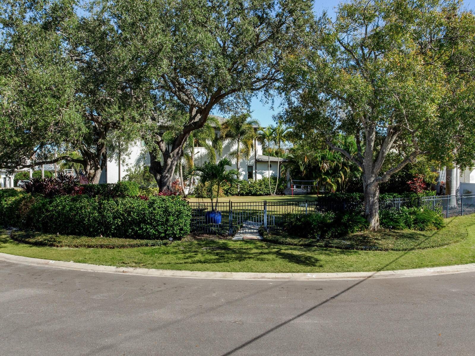 TB8474746 Property Photo