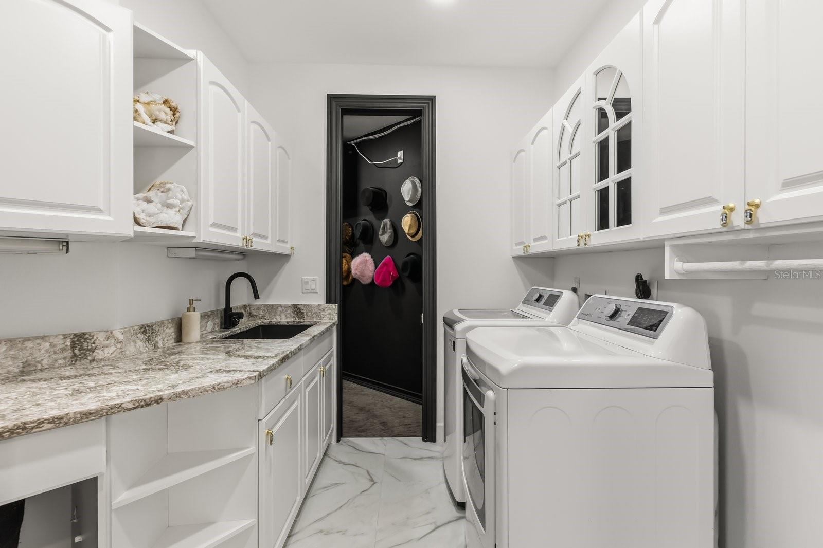 O6381349 Property Photo