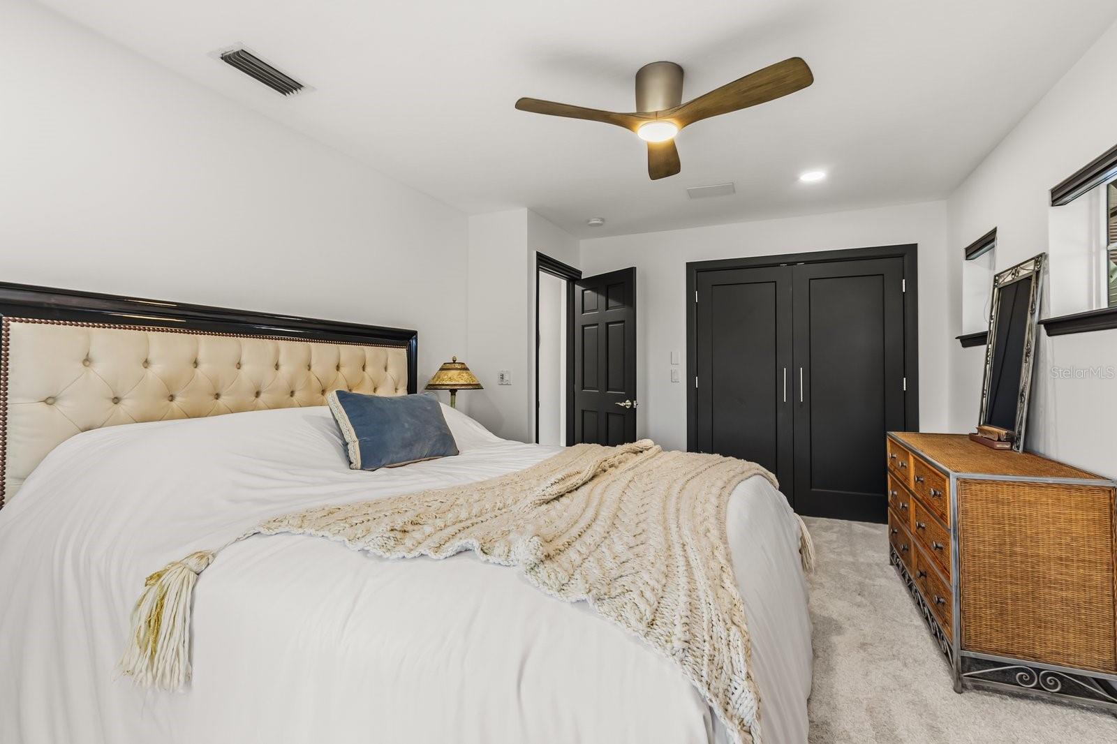 O6381349 Property Photo