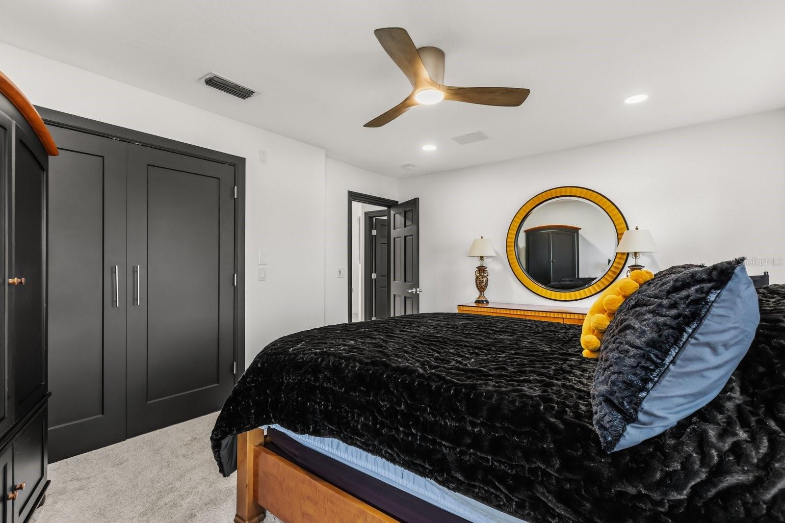 O6381349 Property Photo