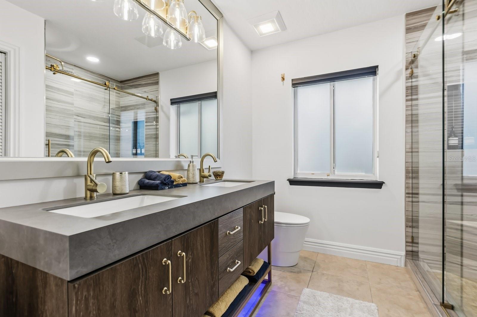 O6381349 Property Photo