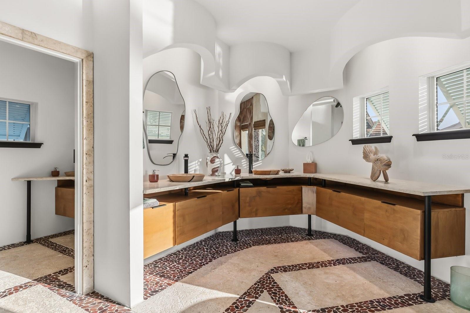 O6381349 Property Photo