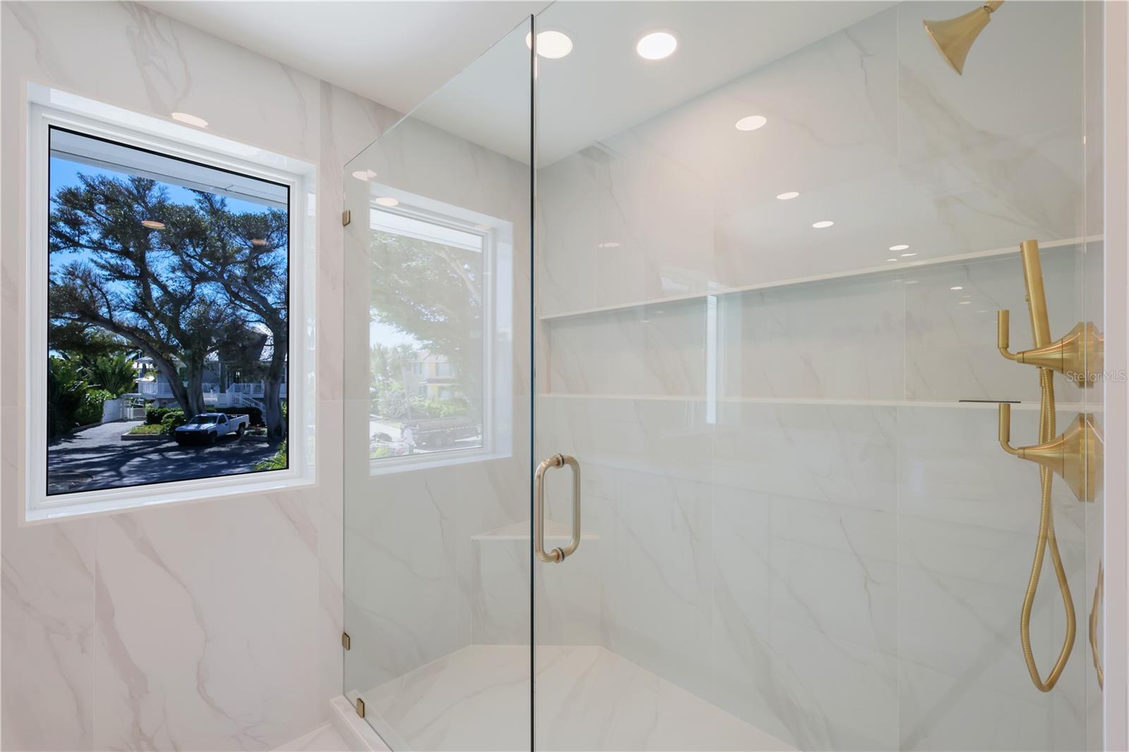 D6146117 Property Photo