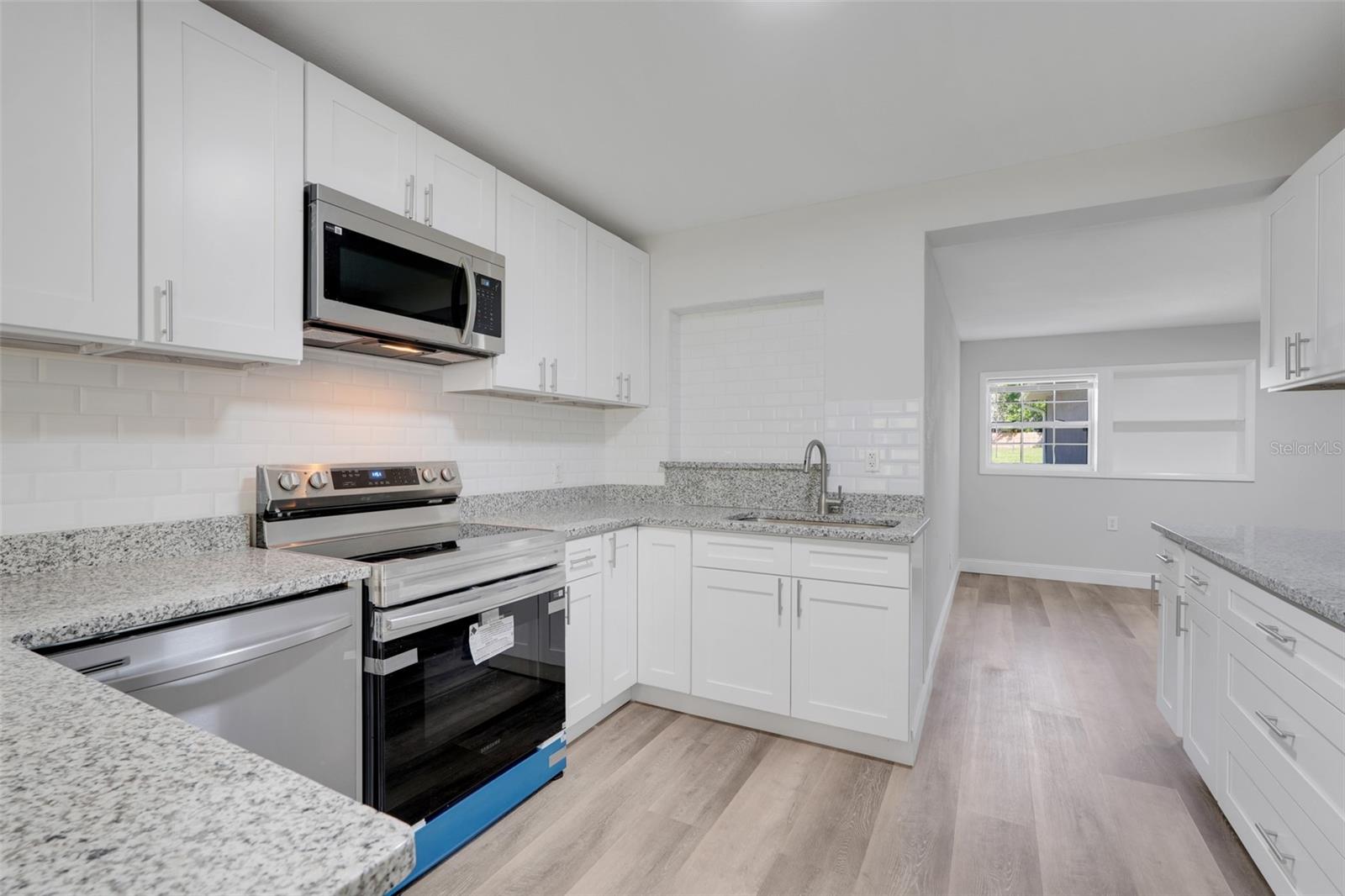 311 GRIFFIN VIEW DR, LADY LAKE, FL, 32159