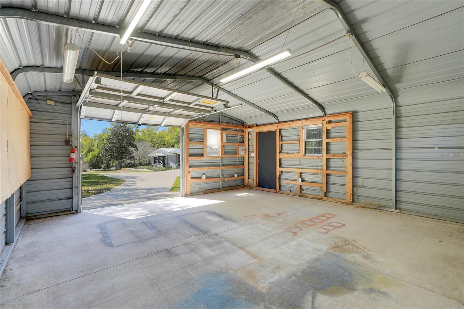 311 GRIFFIN VIEW DR, LADY LAKE, FL, 32159