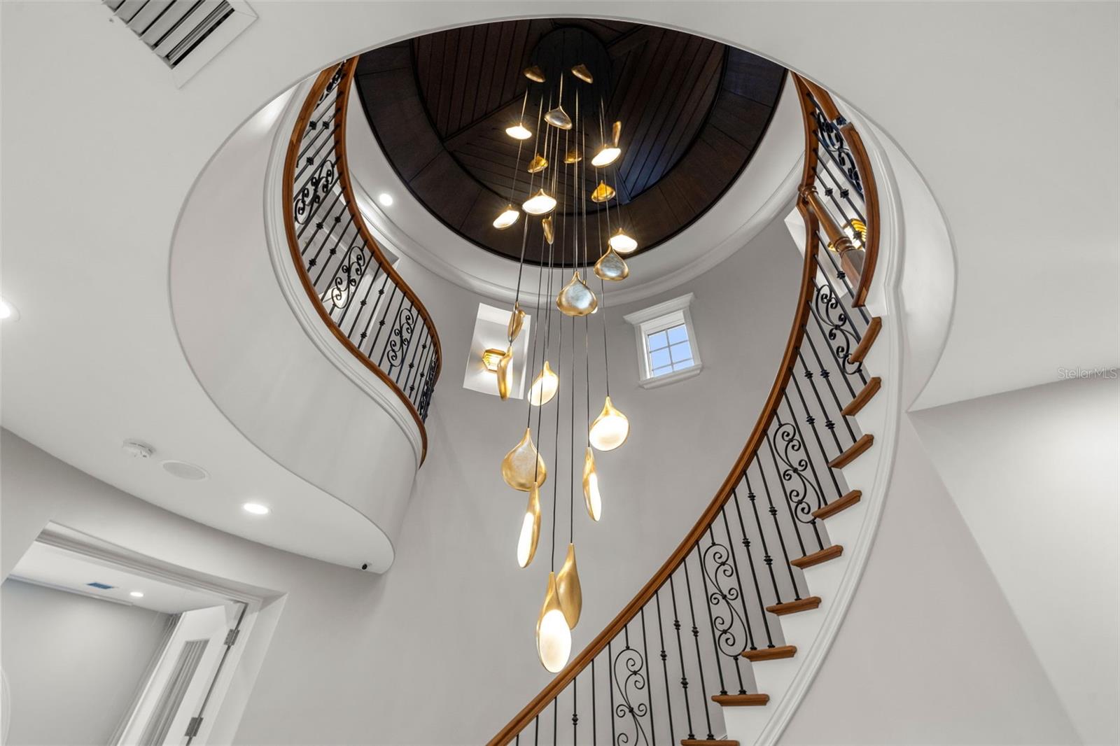 TB8475019 Property Photo