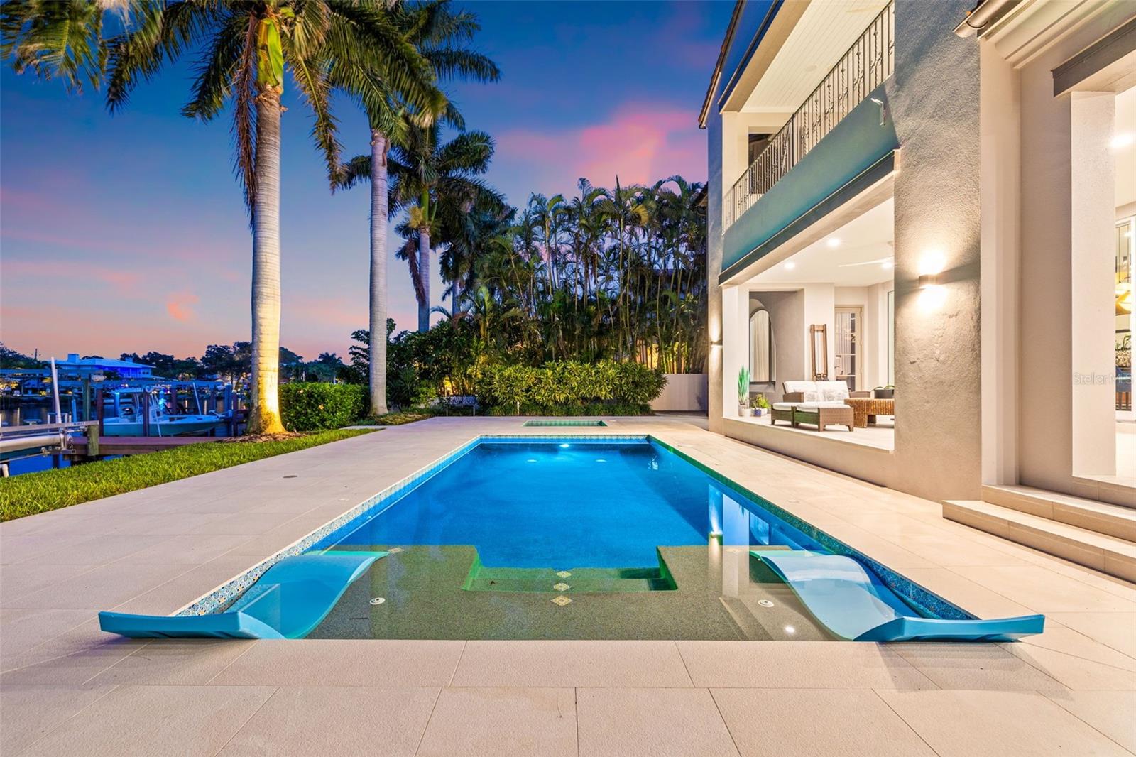 TB8475019 Property Photo