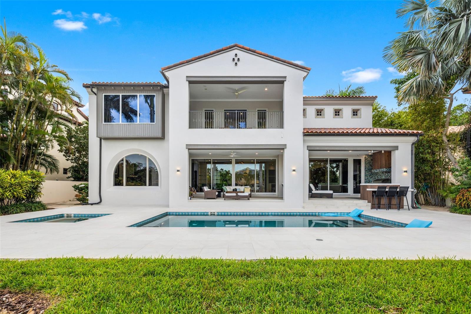 TB8475019 Property Photo