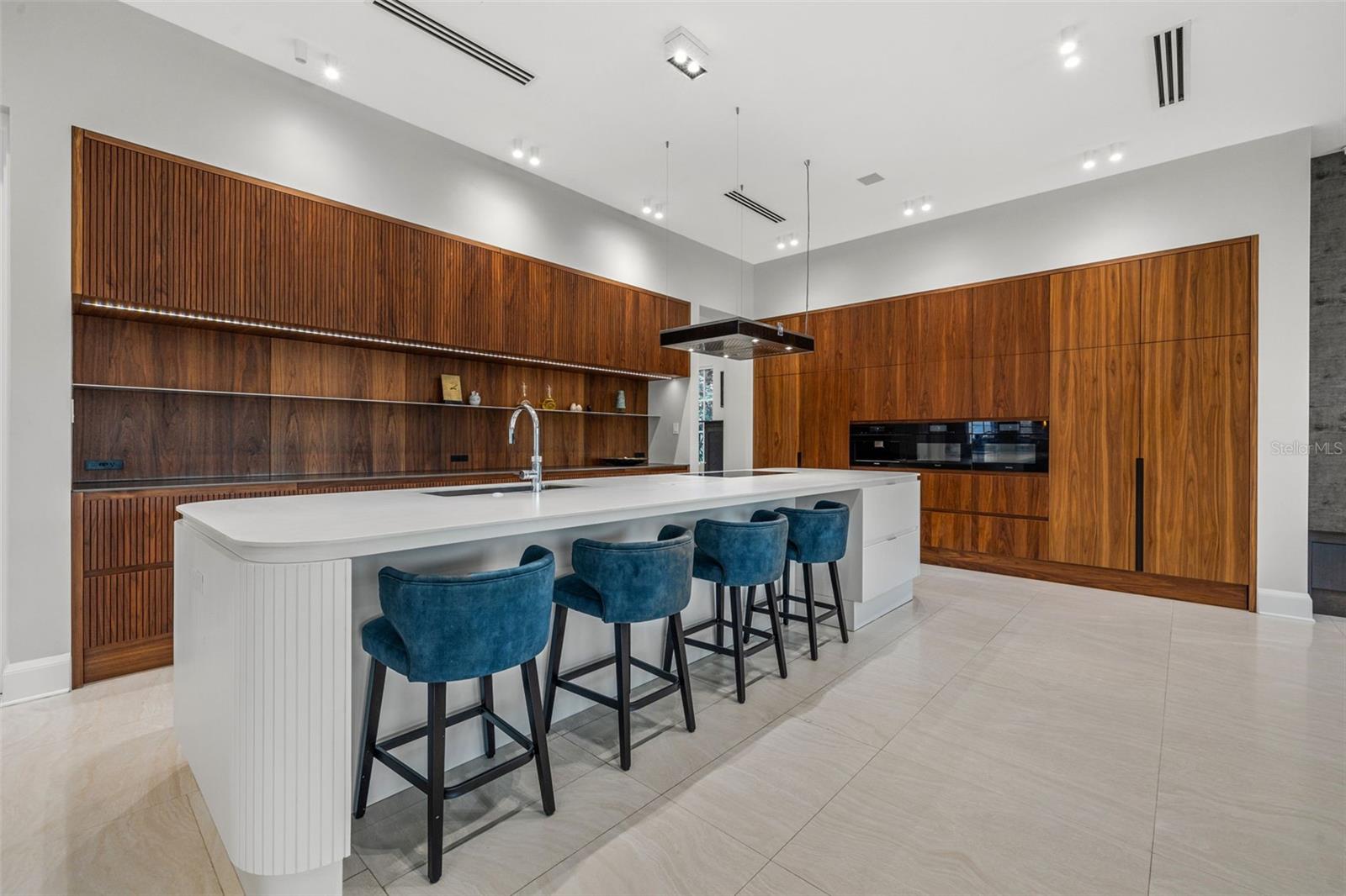 TB8475019 Property Photo