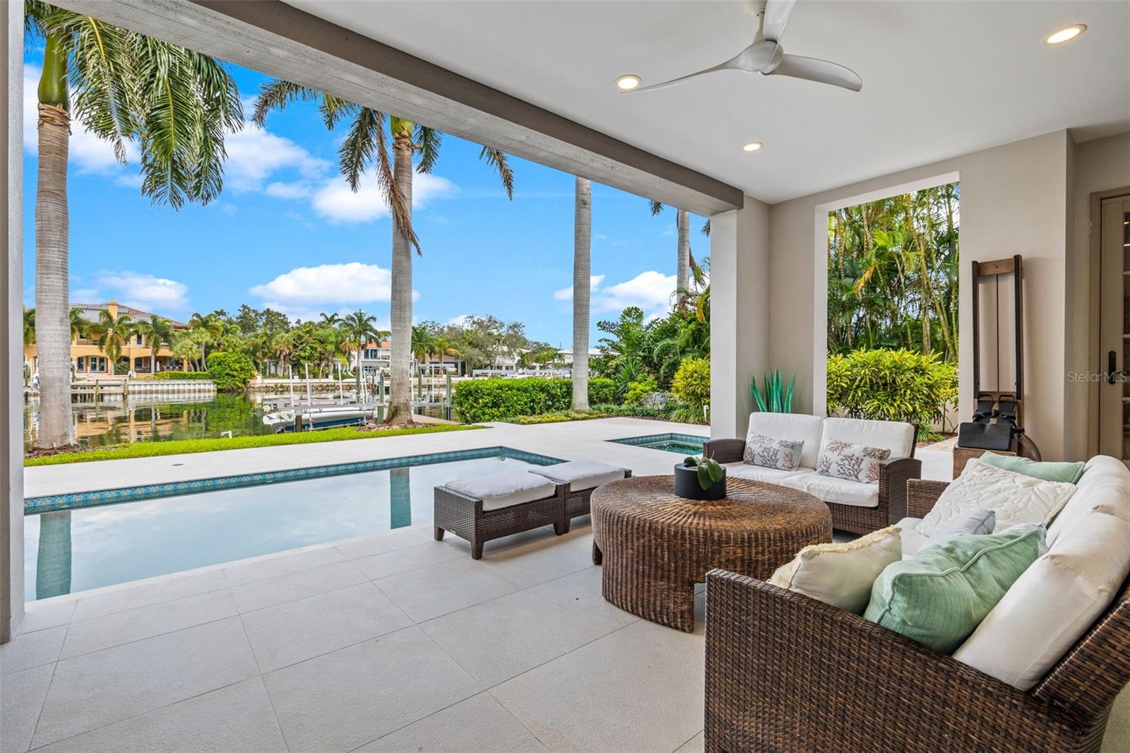 TB8475019 Property Photo