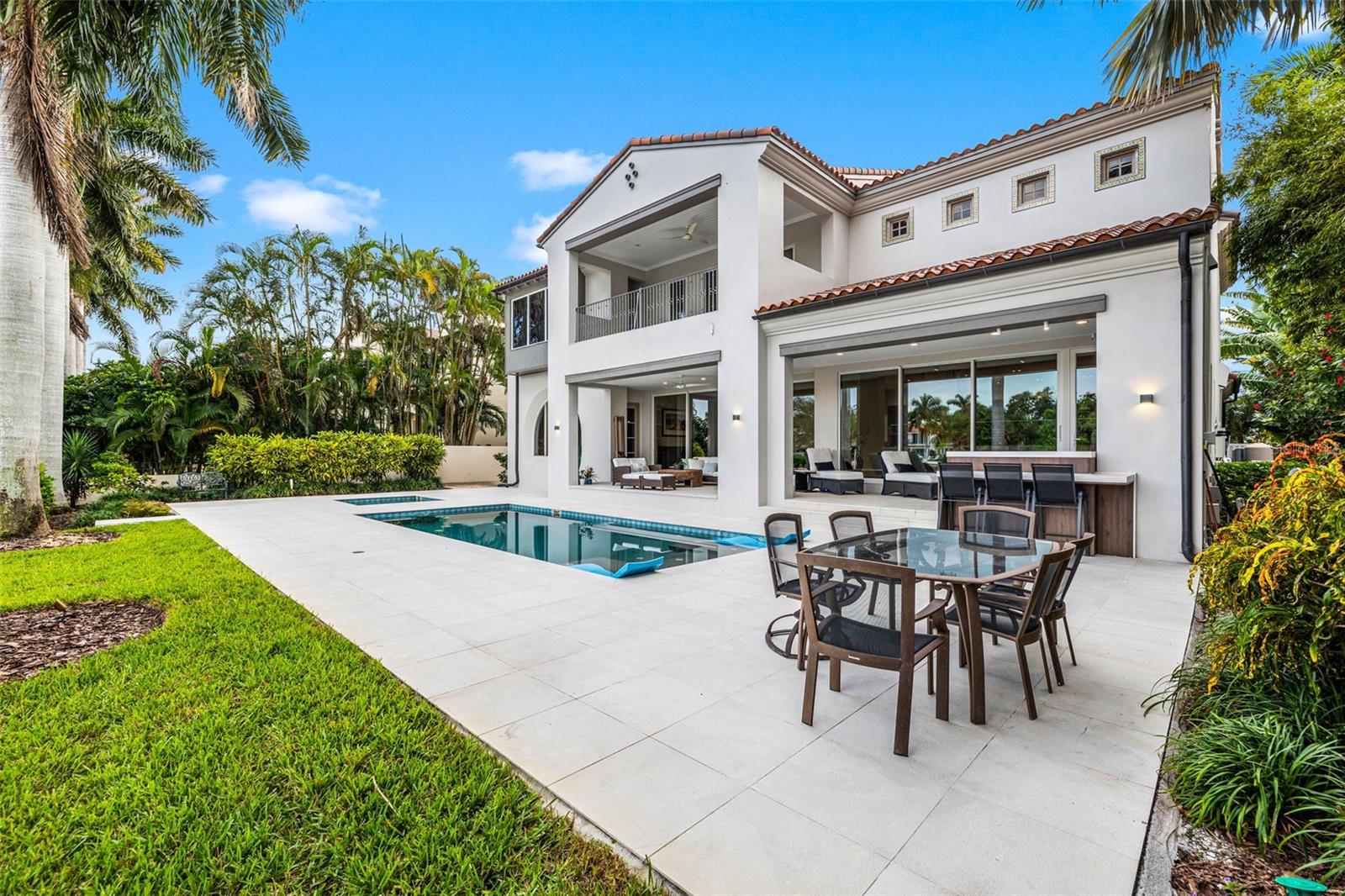 TB8475019 Property Photo